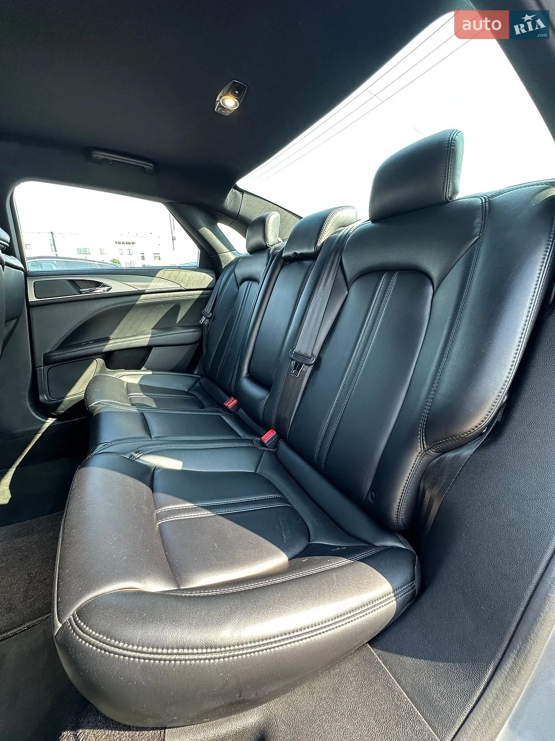 2020 Lincoln MKZ - мініатюра 19