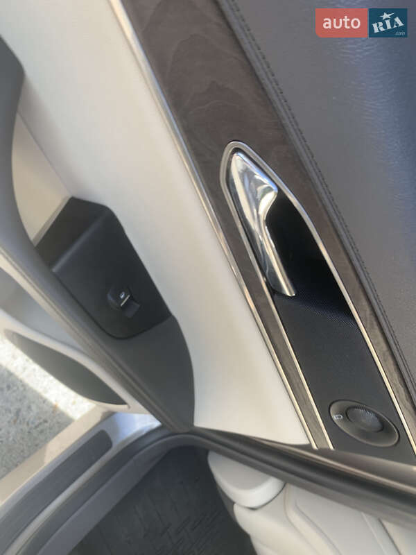 Позашляховик / Кросовер Lincoln Nautilus 2020 в Зміїві