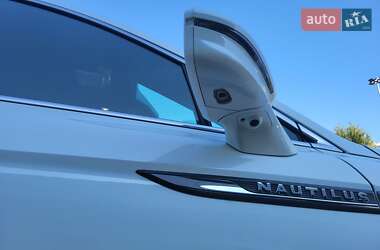 Внедорожник / Кроссовер Lincoln Nautilus 2019 в 