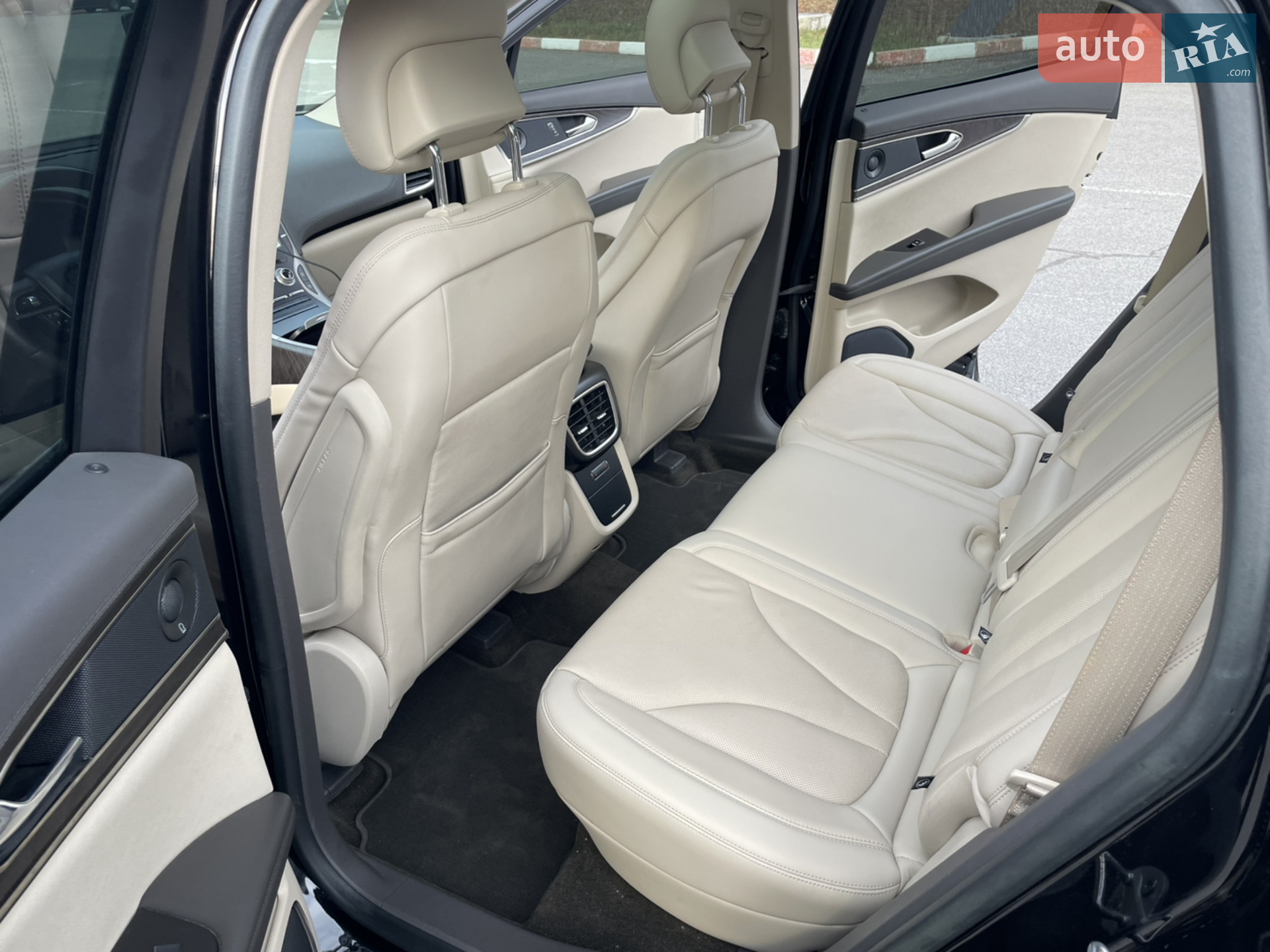 2019 Lincoln Nautilus - мініатюра 13