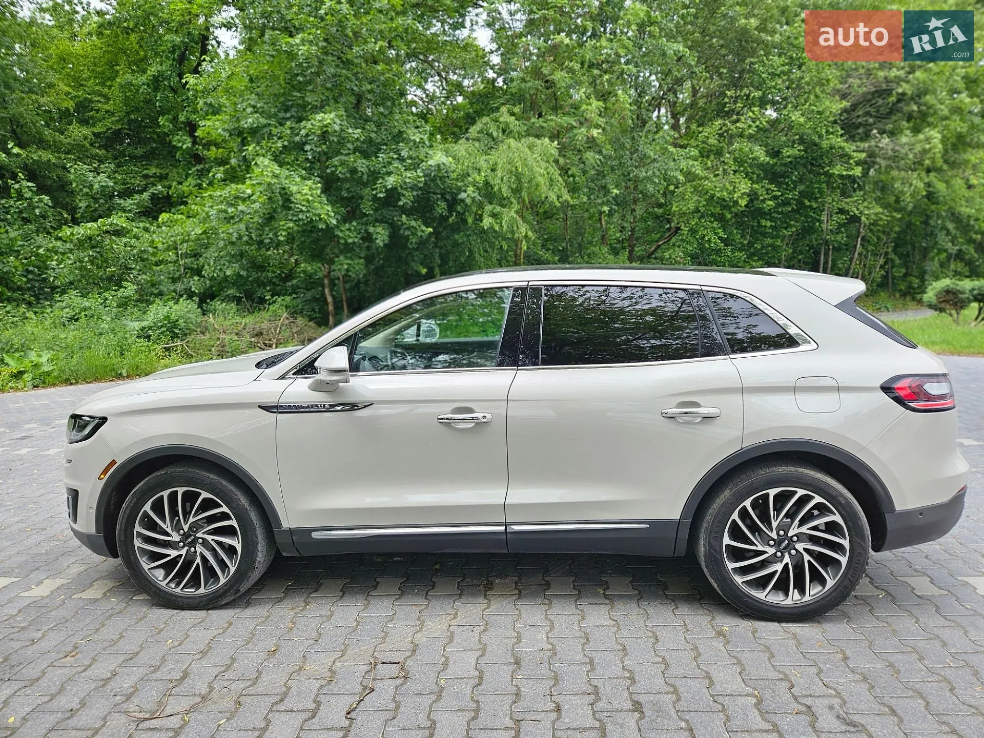 2019 Lincoln Nautilus - мініатюра 13