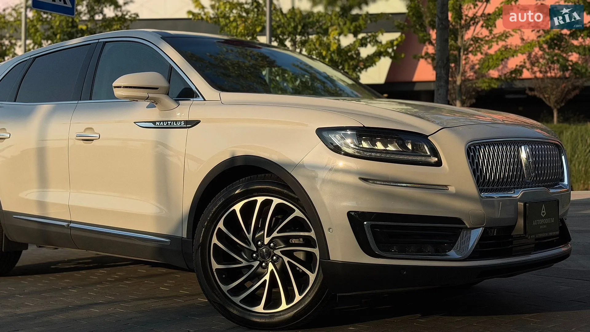 2018 Lincoln Nautilus - мініатюра 12