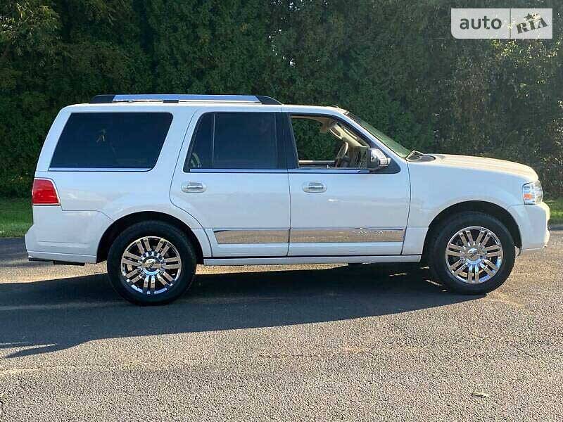 Позашляховик / Кросовер Lincoln Navigator 2012 в Буську