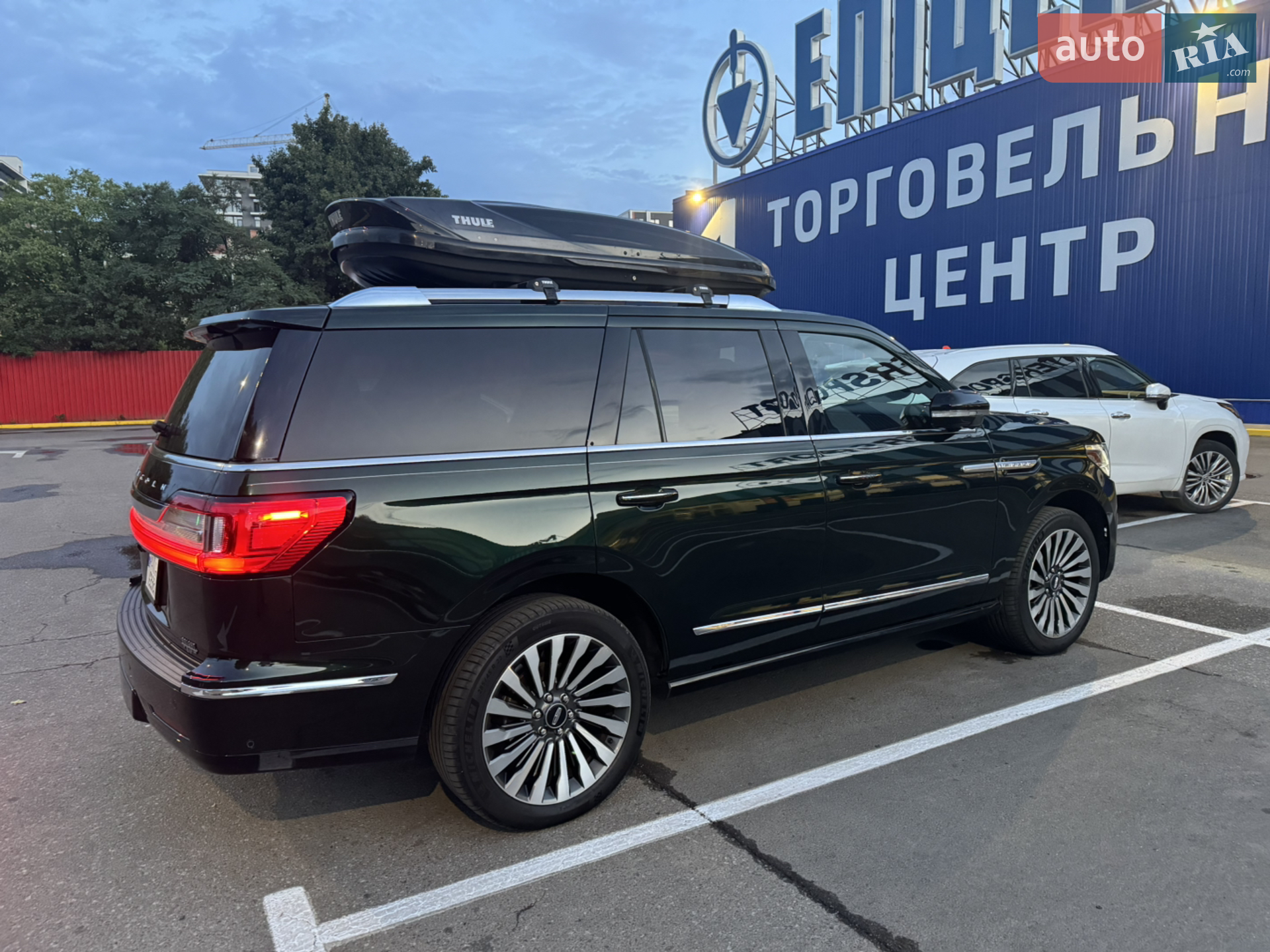 2021 Lincoln Navigator - мініатюра 3