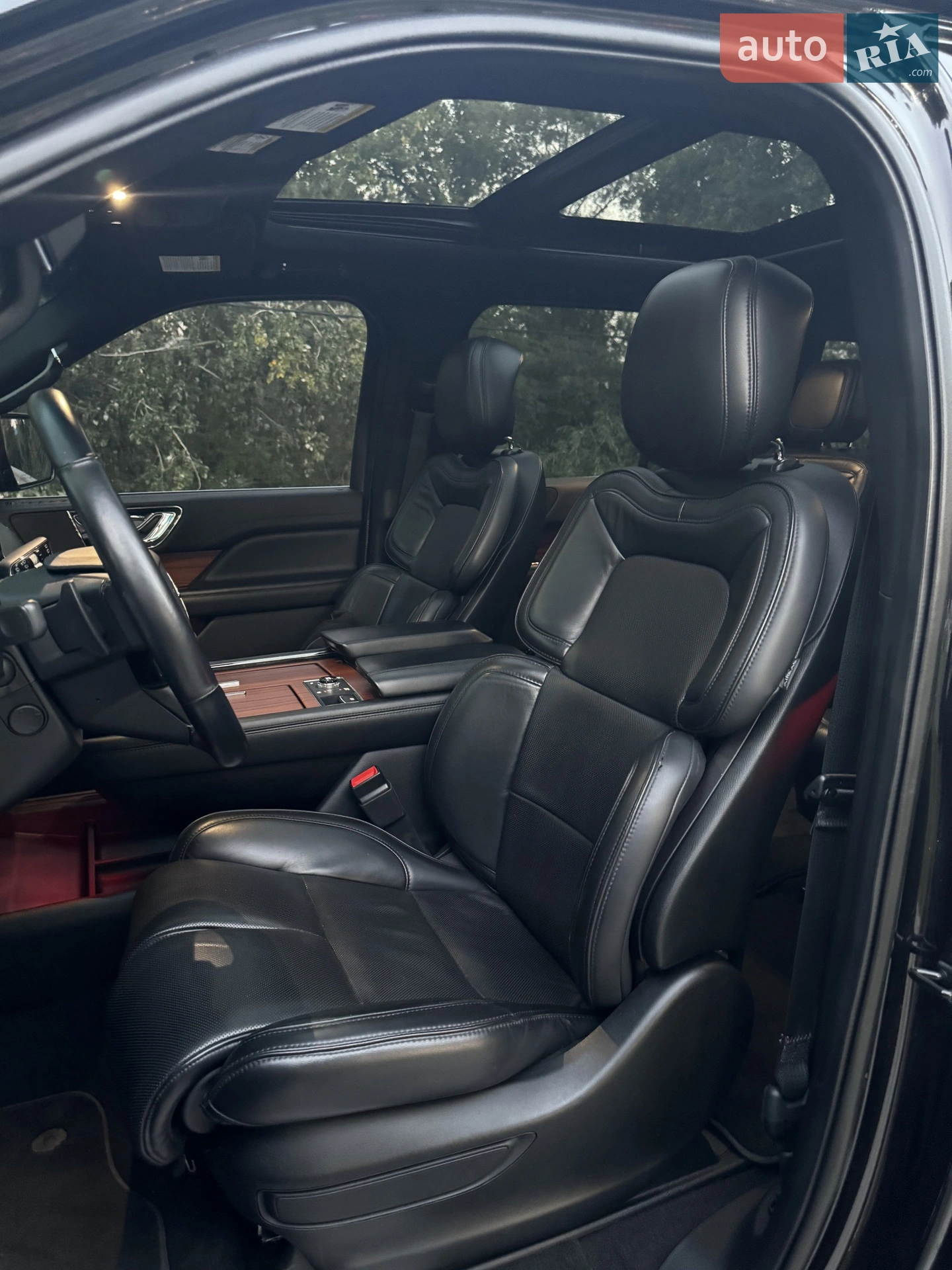 2019 Lincoln Navigator - мініатюра 3