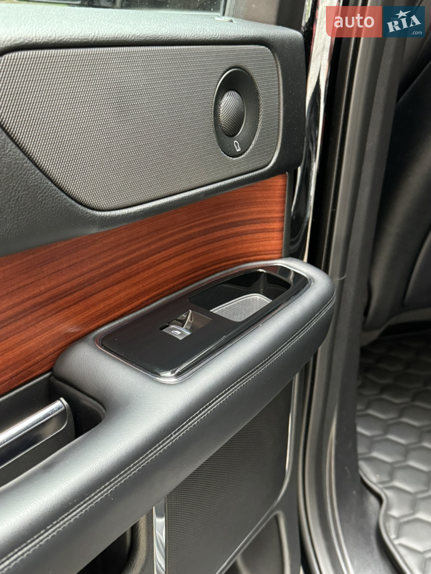 2018 Lincoln Navigator - мініатюра 11