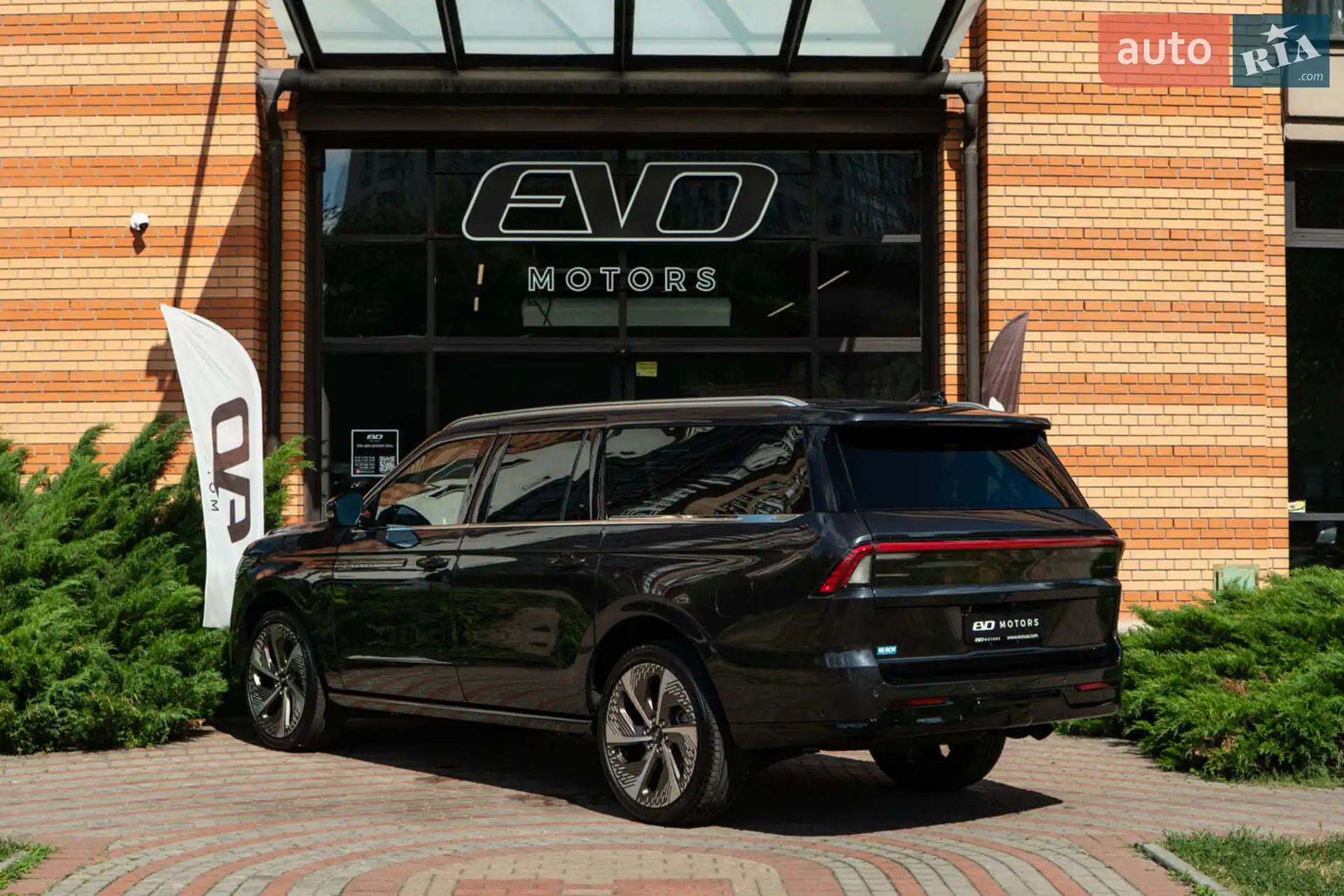 2025 Lincoln Navigator - мініатюра 8
