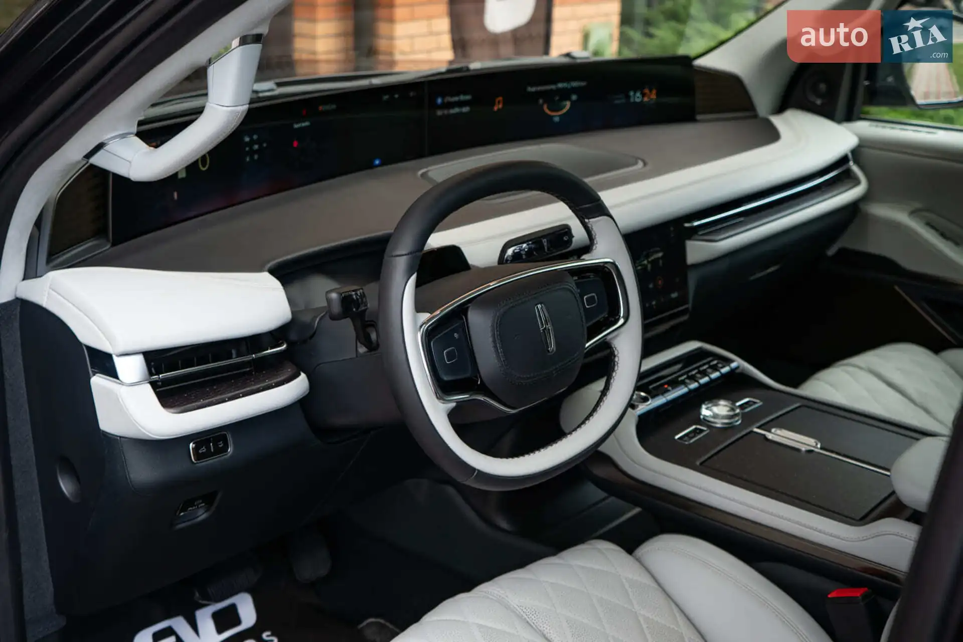 2025 Lincoln Navigator - мініатюра 26
