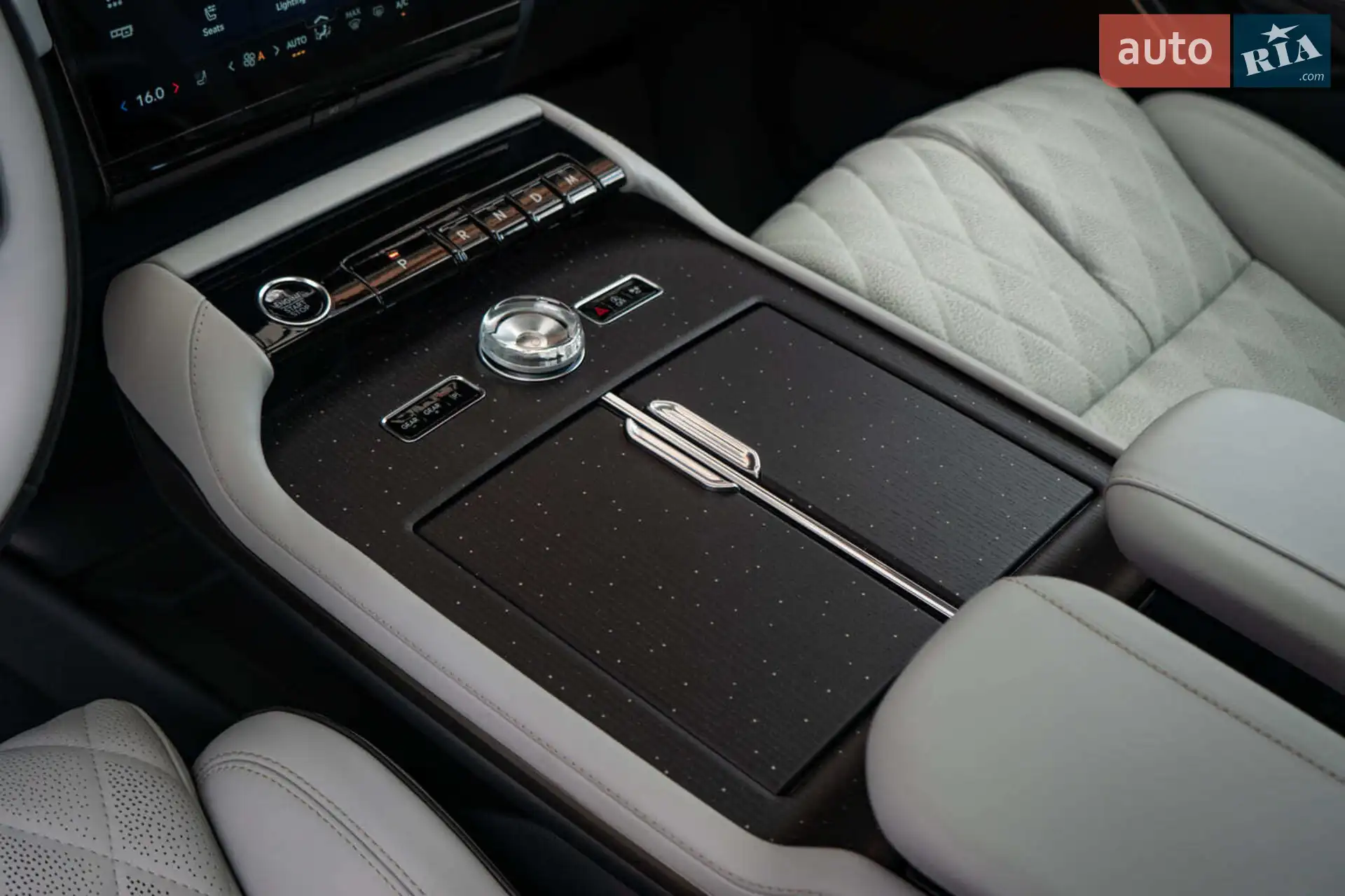 2025 Lincoln Navigator - мініатюра 36