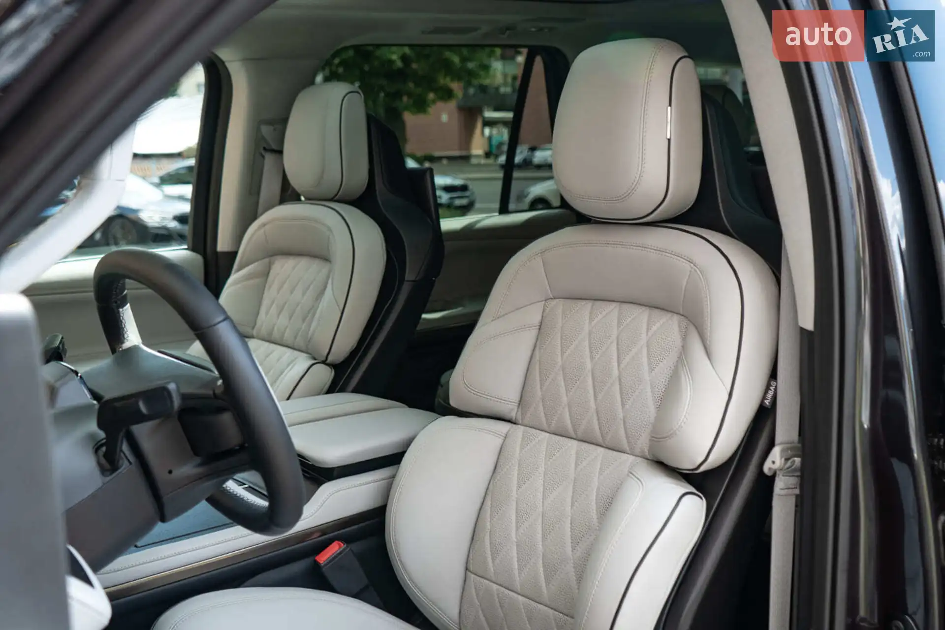 2025 Lincoln Navigator - мініатюра 33
