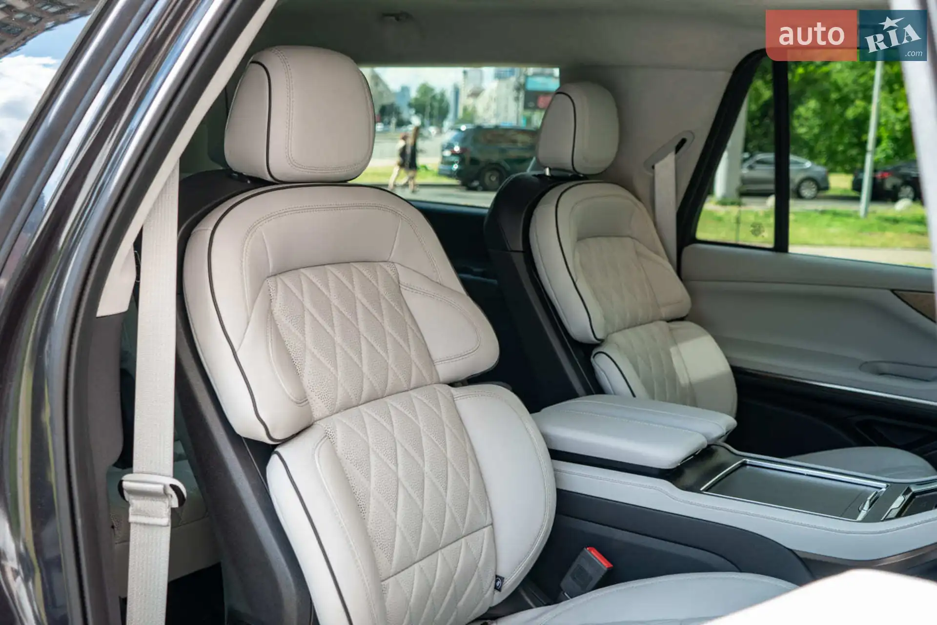 2025 Lincoln Navigator - мініатюра 56