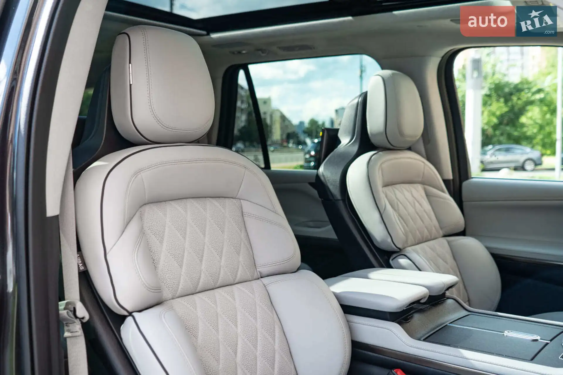 2025 Lincoln Navigator - мініатюра 41