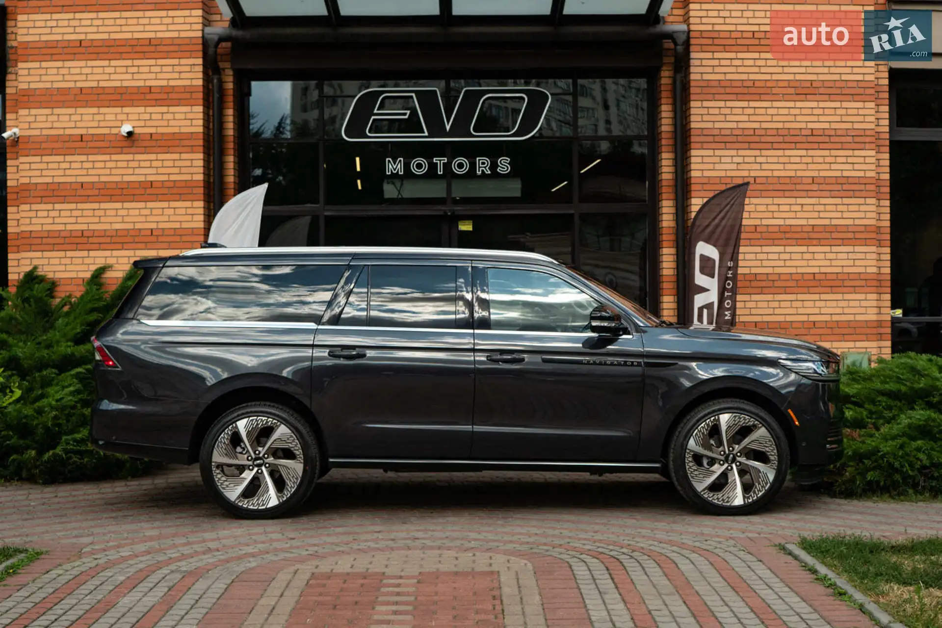 2025 Lincoln Navigator - мініатюра 15