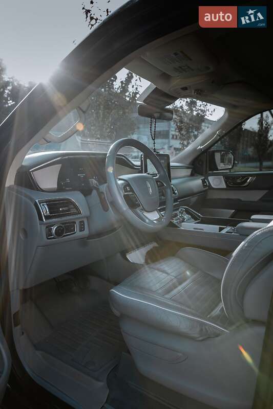 Позашляховик / Кросовер Lincoln Navigator 2021 в Ужгороді