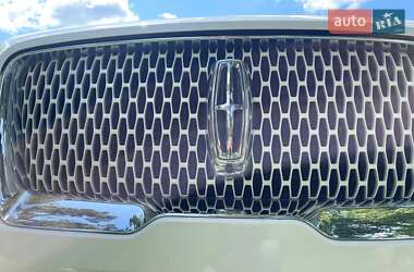 Внедорожник / Кроссовер Lincoln Navigator 2019 в 
