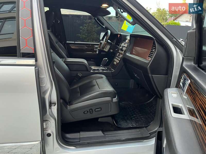 Позашляховик / Кросовер Lincoln Navigator 2010 в Києві