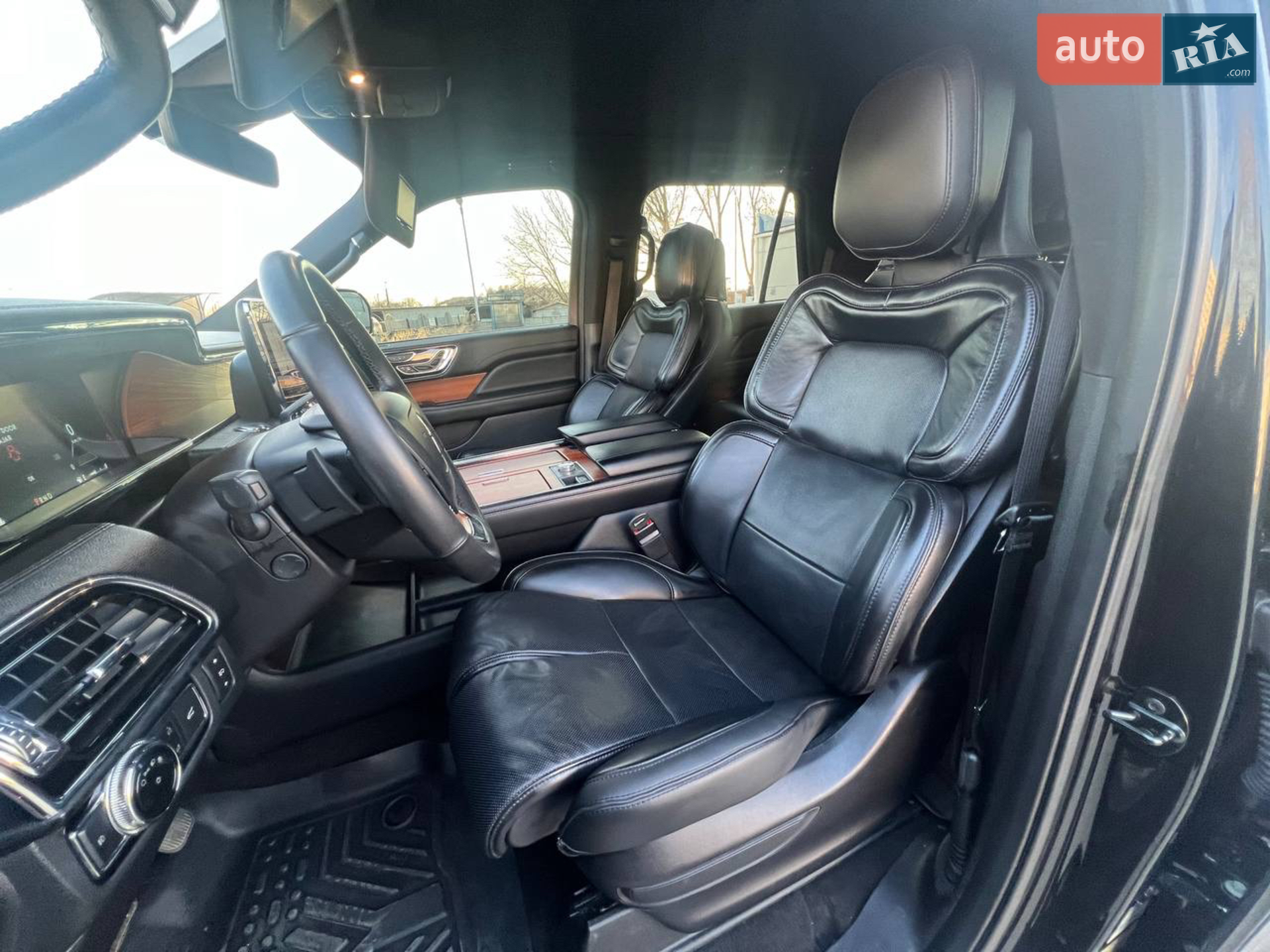 2019 Lincoln Navigator - мініатюра 14