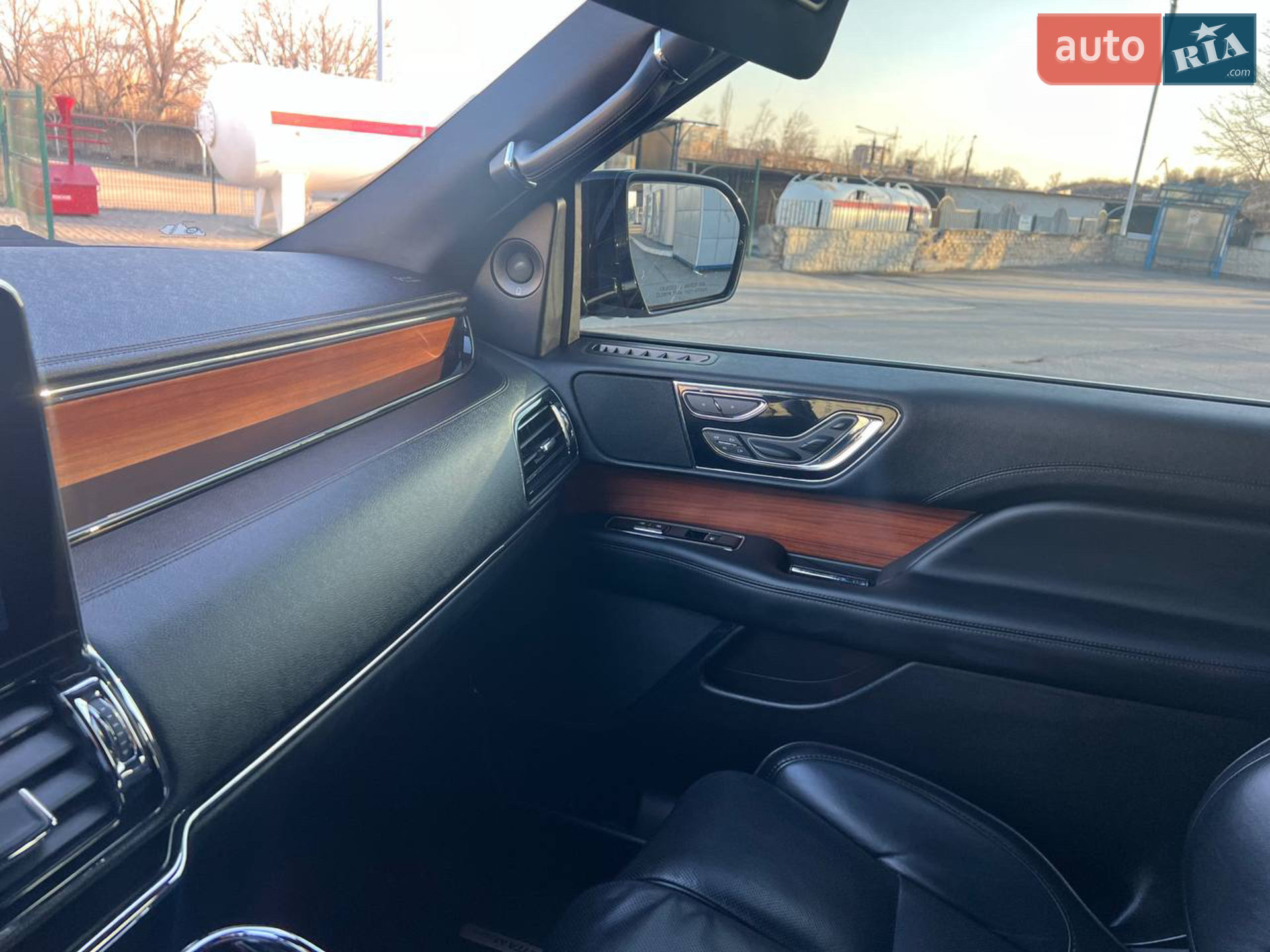 2019 Lincoln Navigator - мініатюра 19