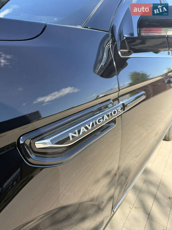 Позашляховик / Кросовер Lincoln Navigator 2020 в Володимирі фото 12 Позашляховик / Кросовер Lincoln Navigator 2020 в Володимирі