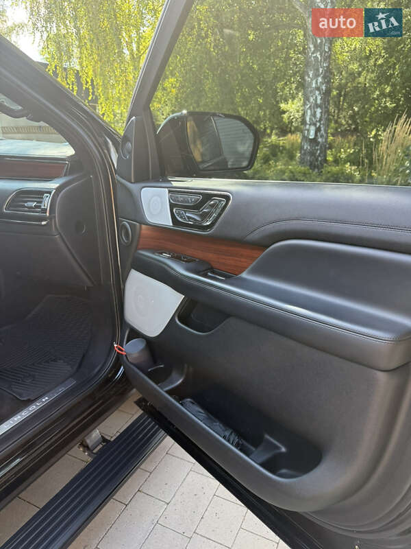 Позашляховик / Кросовер Lincoln Navigator 2020 в Володимирі фото 21 Позашляховик / Кросовер Lincoln Navigator 2020 в Володимирі