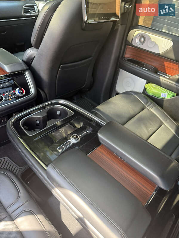 Позашляховик / Кросовер Lincoln Navigator 2020 в Володимирі фото 25 Позашляховик / Кросовер Lincoln Navigator 2020 в Володимирі