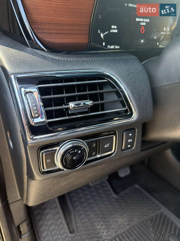 Позашляховик / Кросовер Lincoln Navigator 2020 в Володимирі фото 29 Позашляховик / Кросовер Lincoln Navigator 2020 в Володимирі