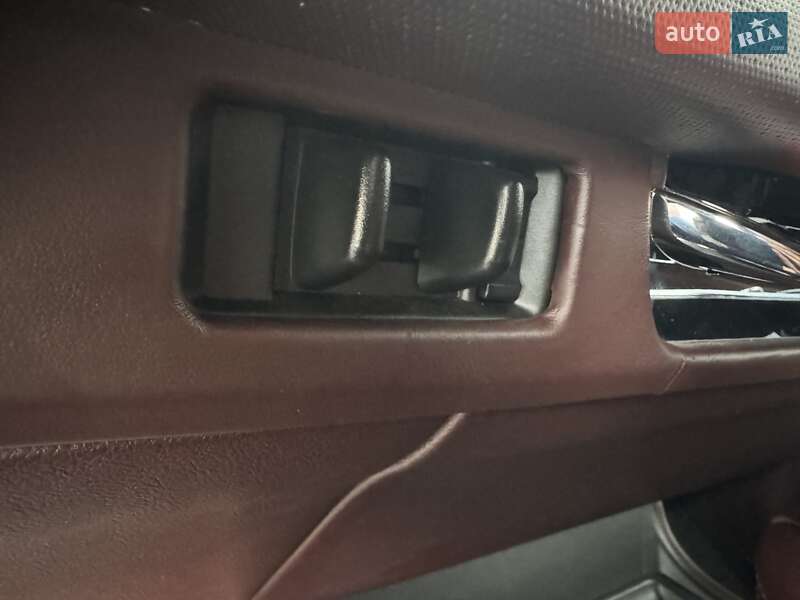 Внедорожник / Кроссовер Lincoln Navigator 2018 в Киеве фото 39 Внедорожник / Кроссовер Lincoln Navigator 2018 в Киеве