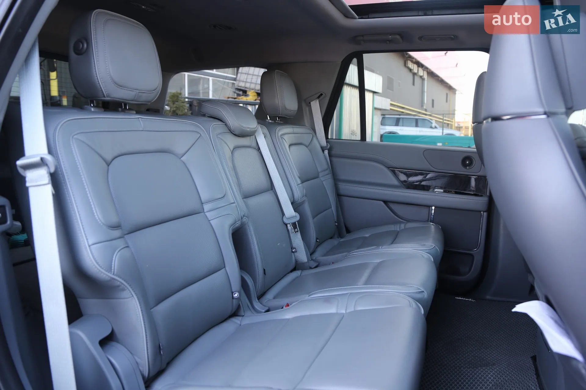 2019 Lincoln Navigator - мініатюра 12