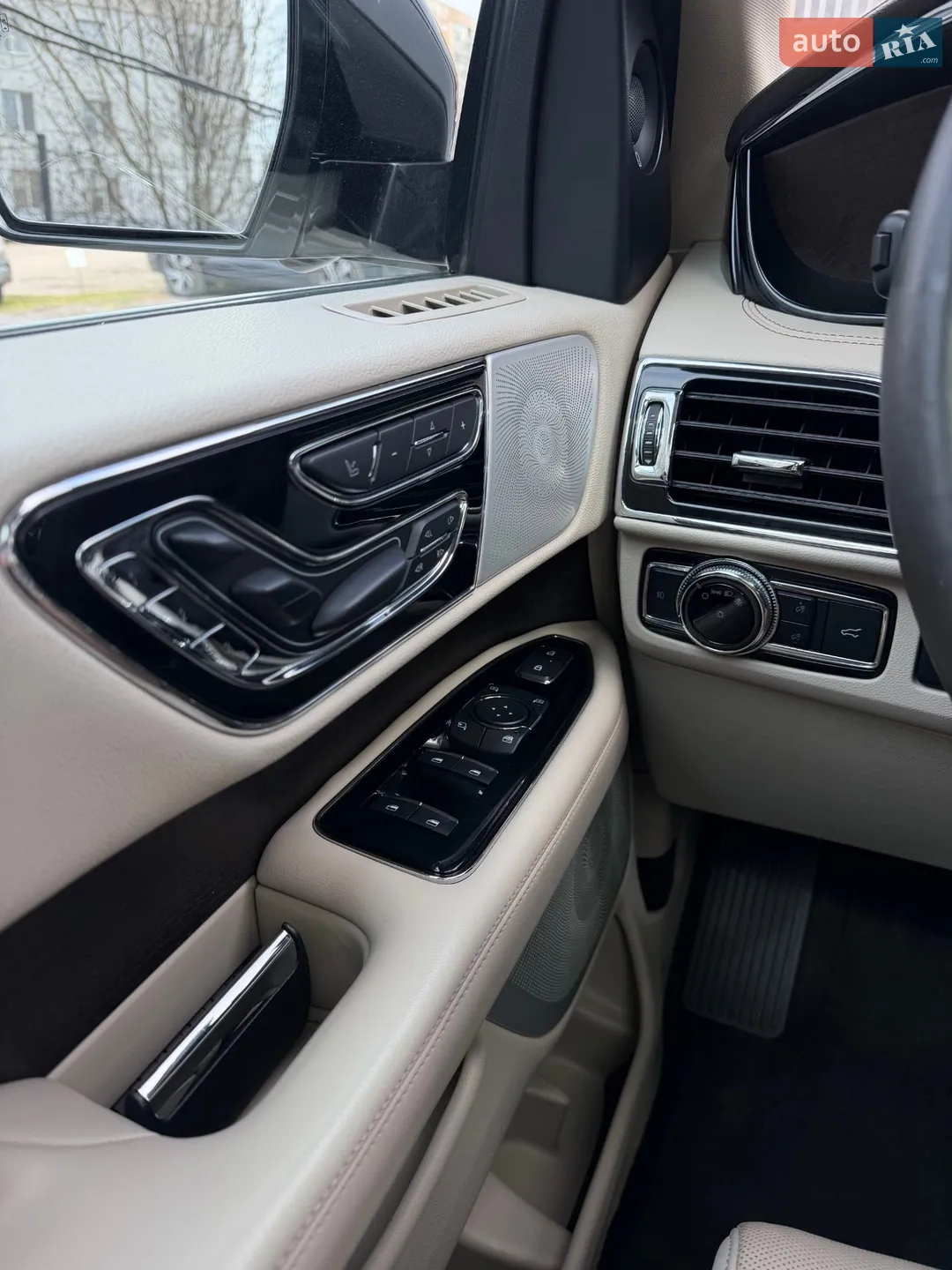 2018 Lincoln Navigator - мініатюра 19