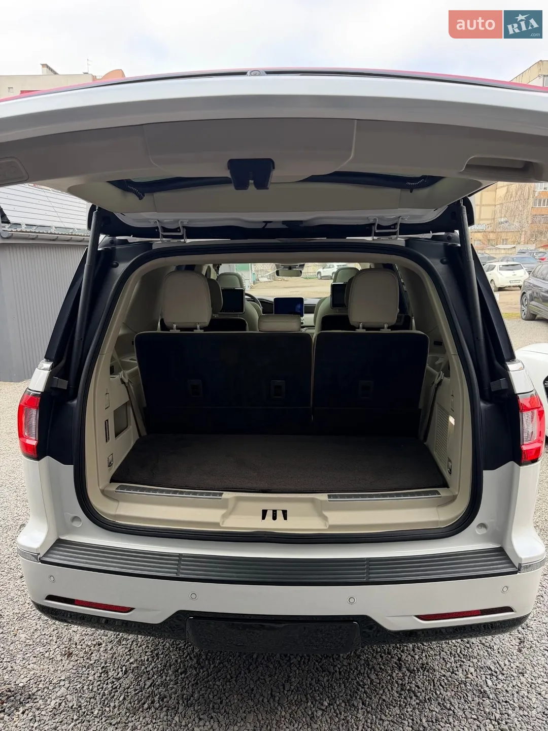 2018 Lincoln Navigator - мініатюра 9