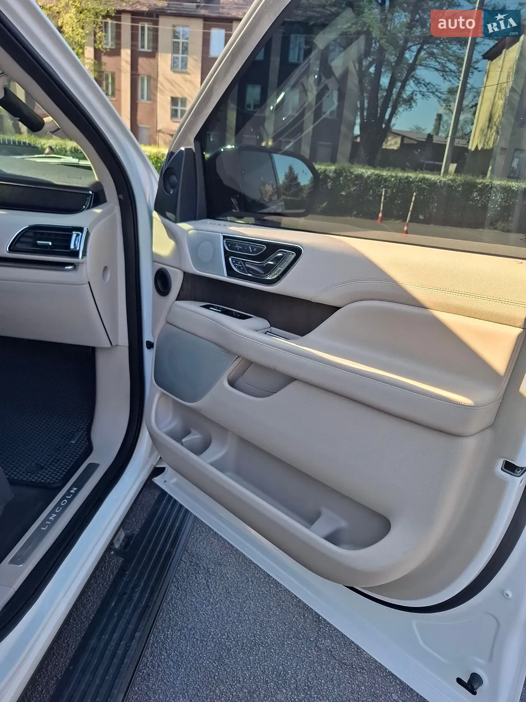 2021 Lincoln Navigator - мініатюра 21