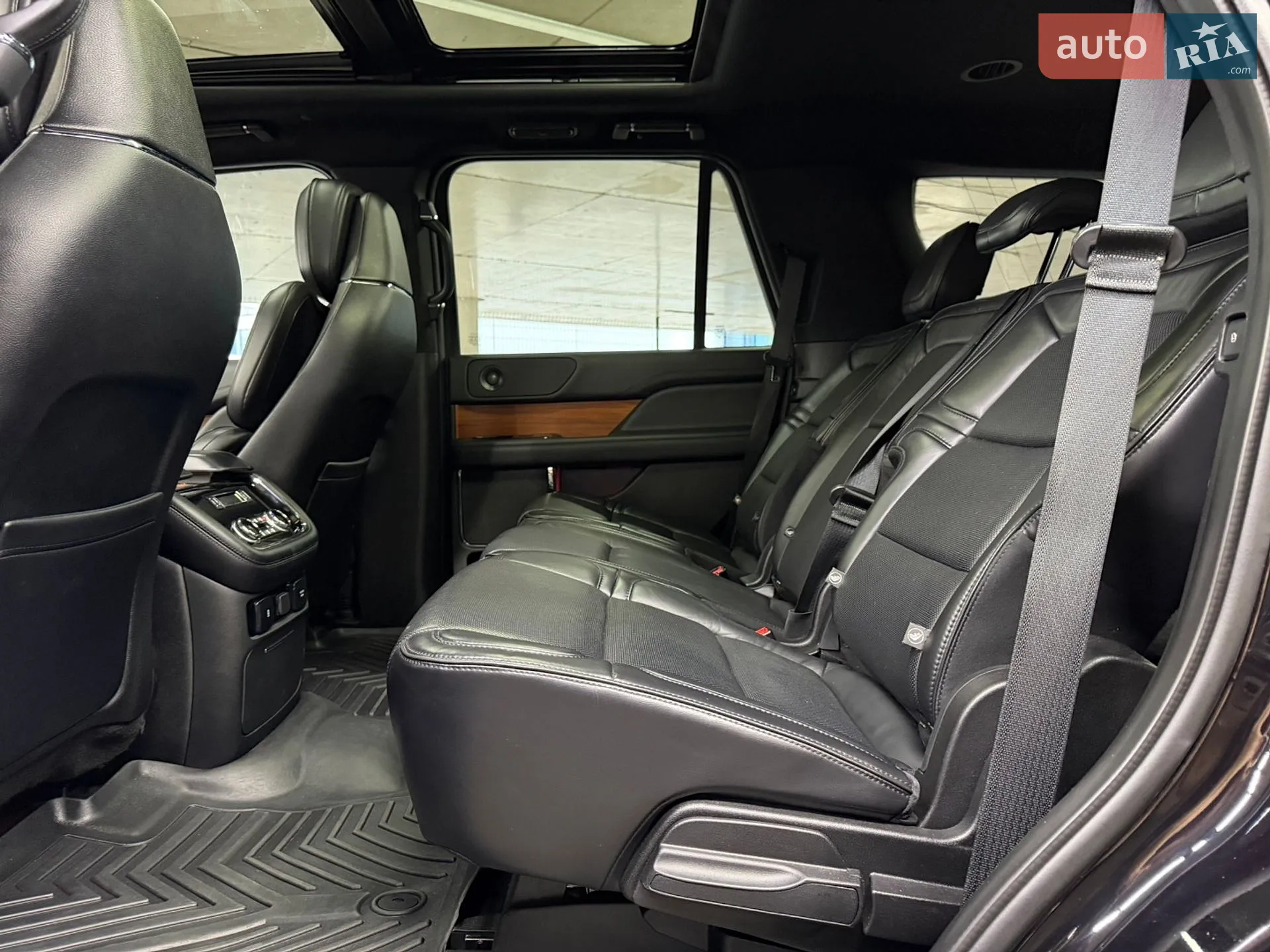 2019 Lincoln Navigator - мініатюра 26