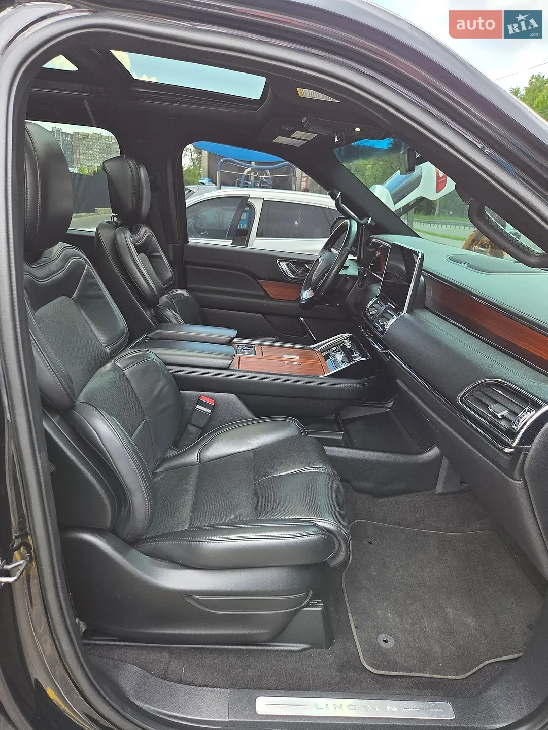 2019 Lincoln Navigator - мініатюра 21