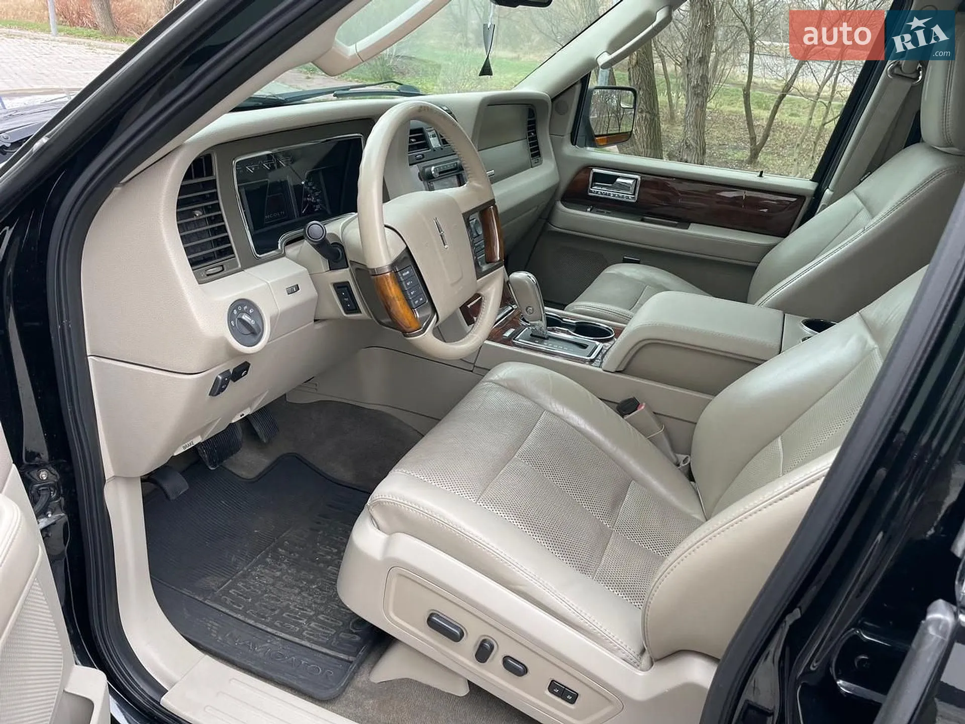 2011 Lincoln Navigator - мініатюра 18