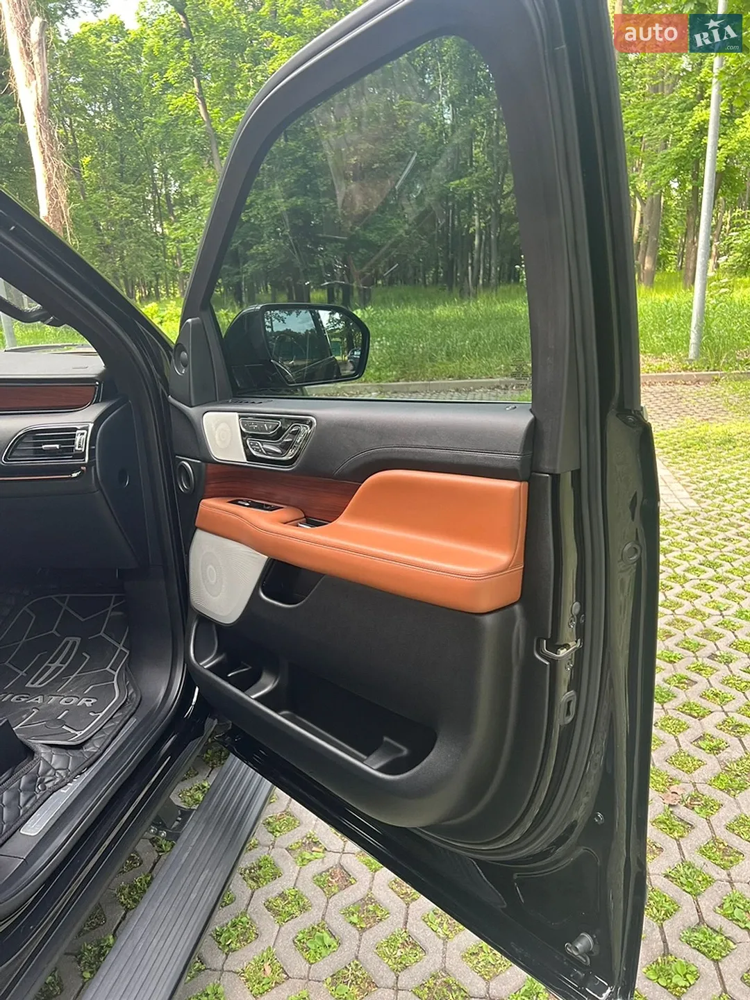 2019 Lincoln Navigator - мініатюра 37