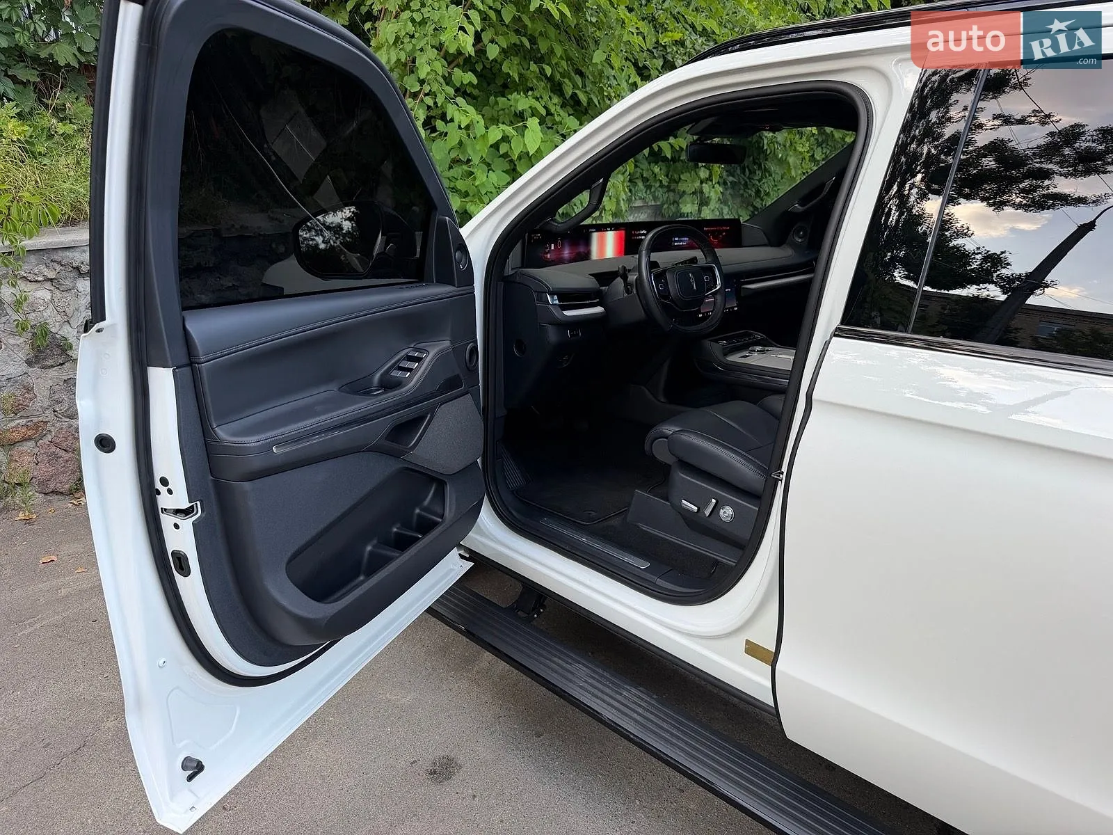 2025 Lincoln Navigator - мініатюра 24