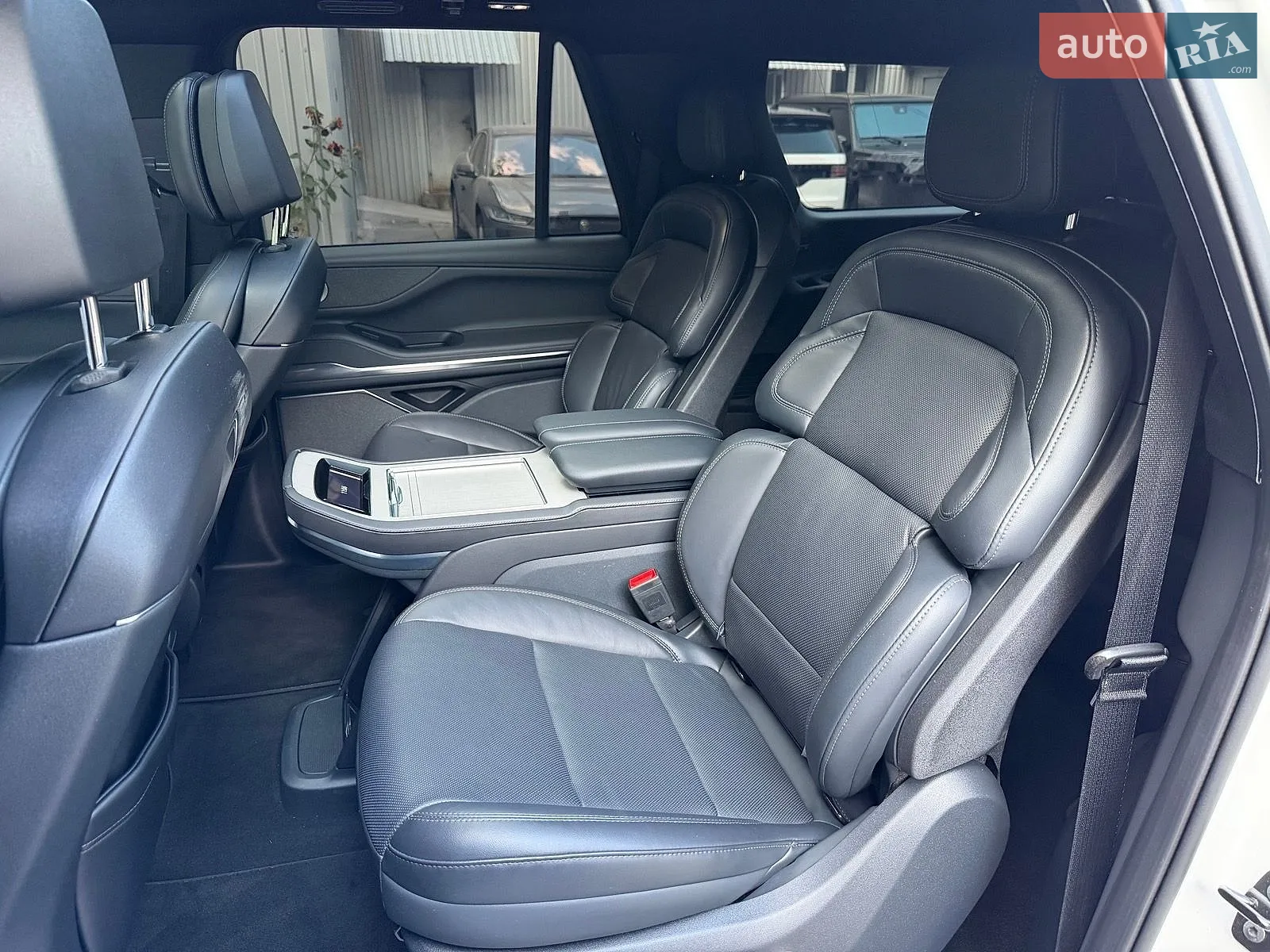2025 Lincoln Navigator - мініатюра 31