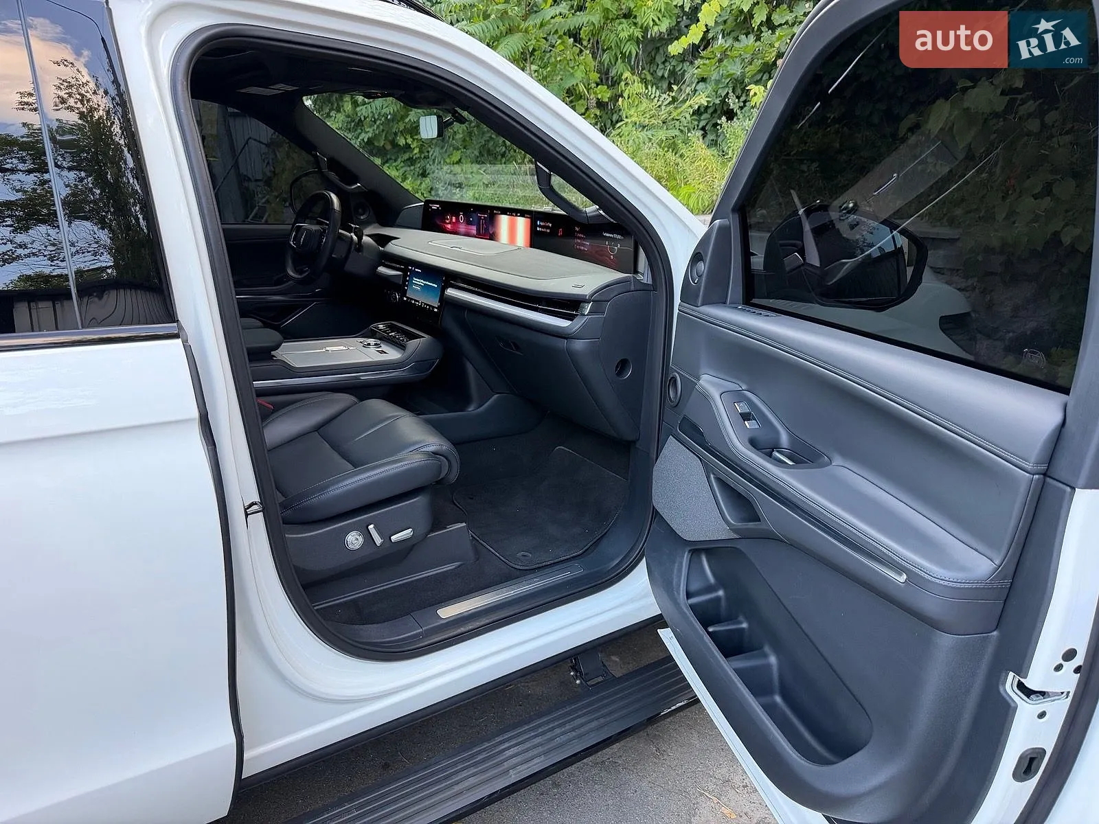 2025 Lincoln Navigator - мініатюра 33