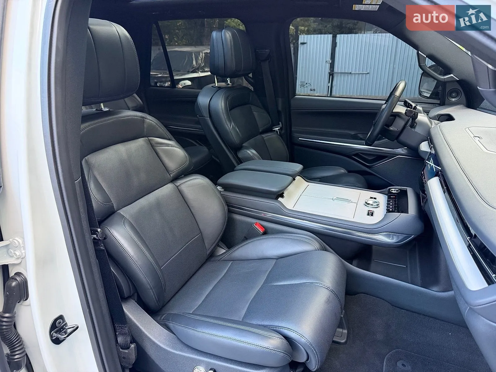 2025 Lincoln Navigator - мініатюра 36