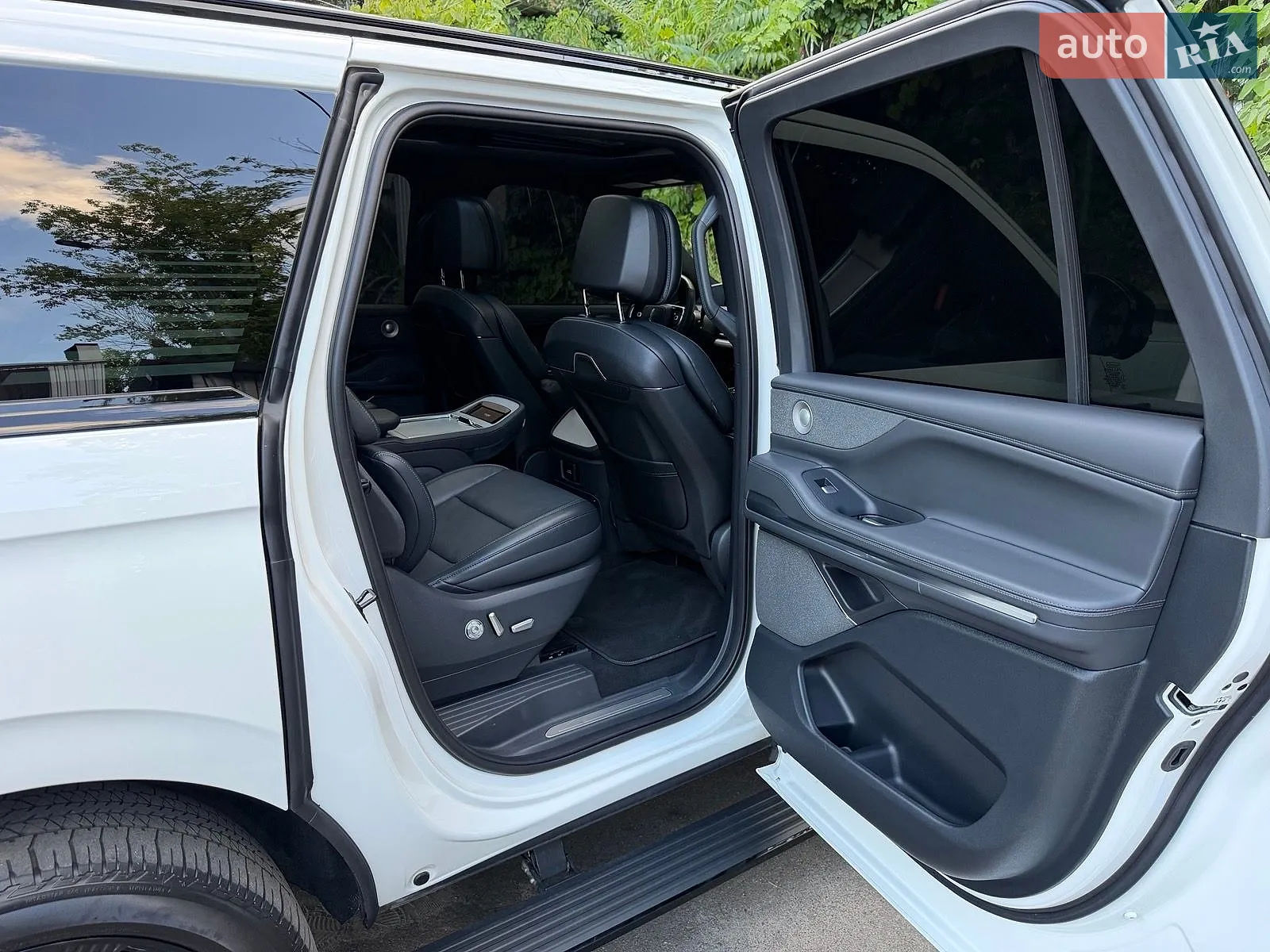 2025 Lincoln Navigator - мініатюра 38