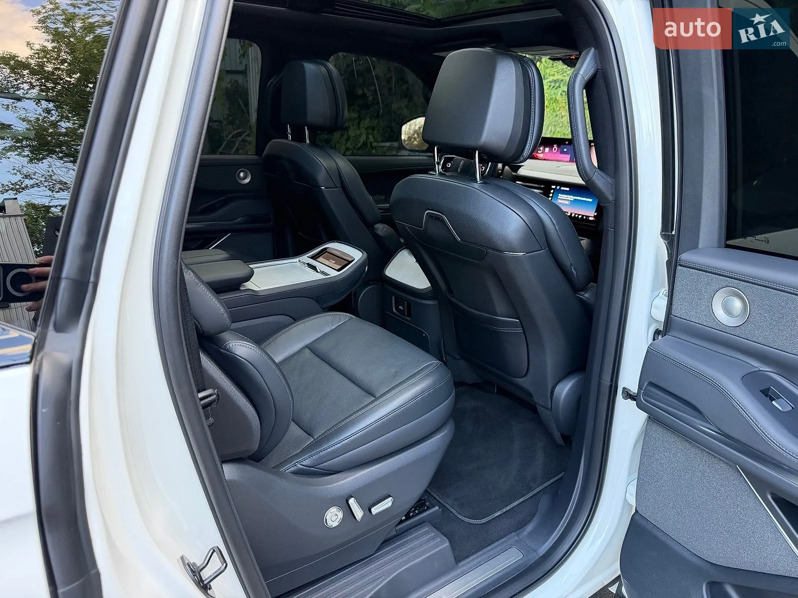 2025 Lincoln Navigator - мініатюра 39