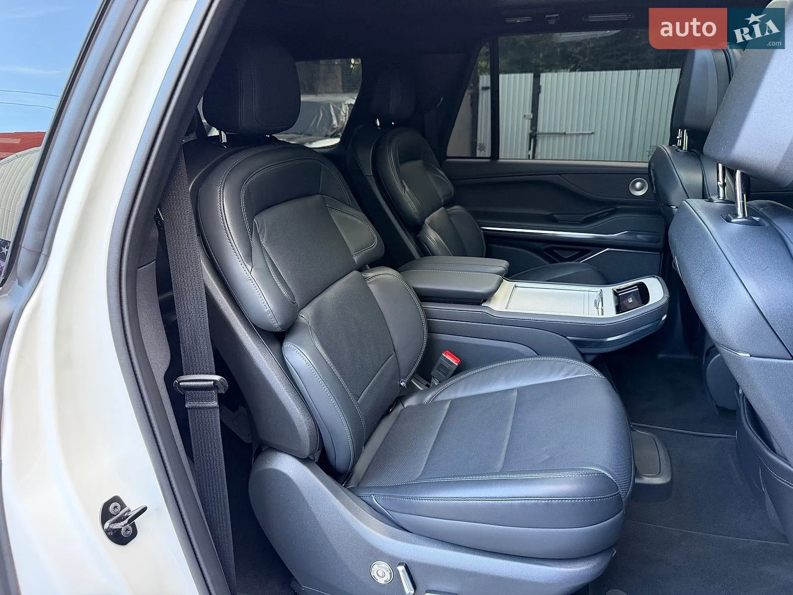 2025 Lincoln Navigator - мініатюра 40