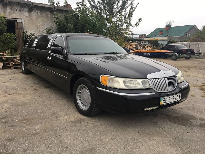 Lincoln Town Car 2001 года