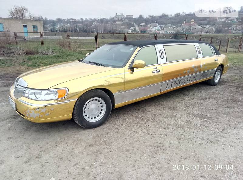 Lincoln Town Car 2000 года