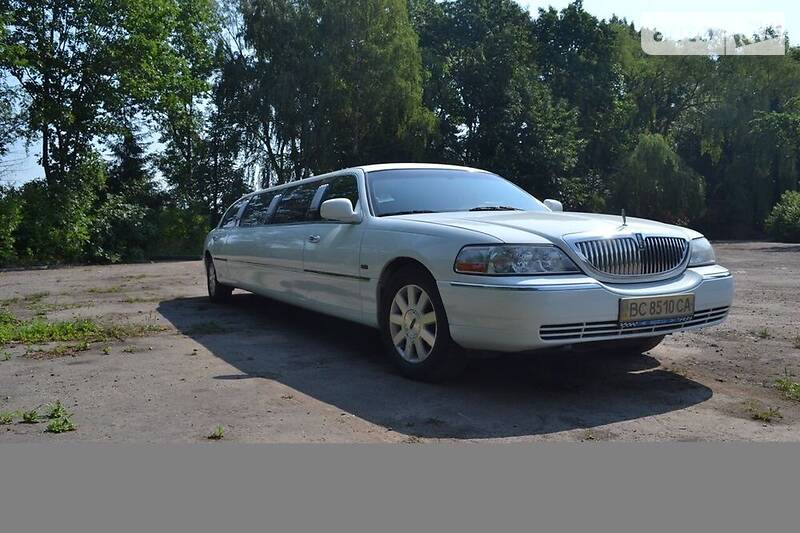 Лімузин Lincoln Town Car 2003 в Львові