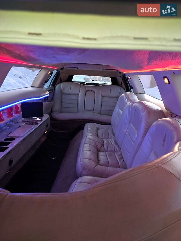 Лимузин Lincoln Town Car 1999 в Овруче