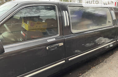 Лимузин Lincoln Town Car 1996 в 