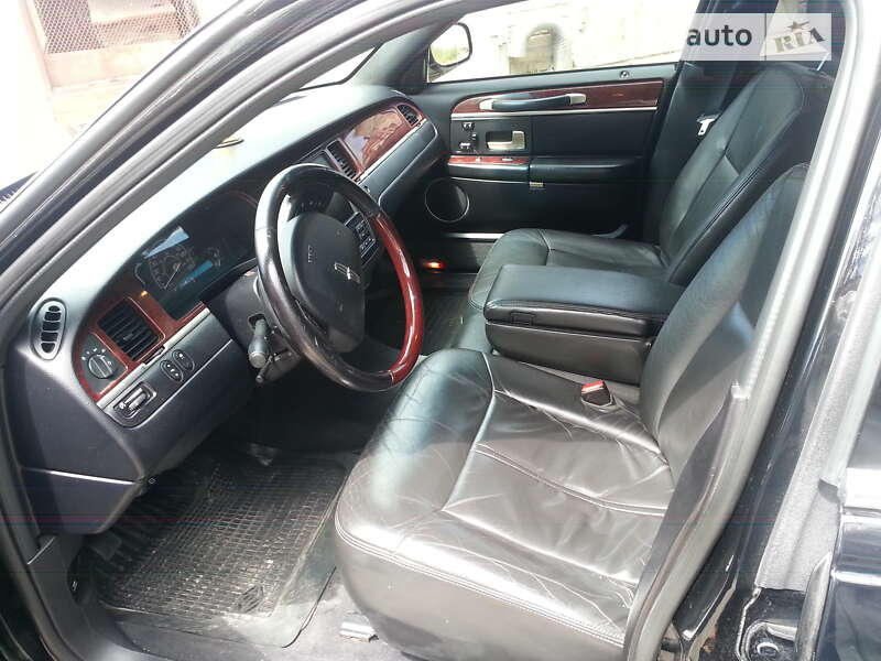 Седан Lincoln Town Car 2005 в Николаеве