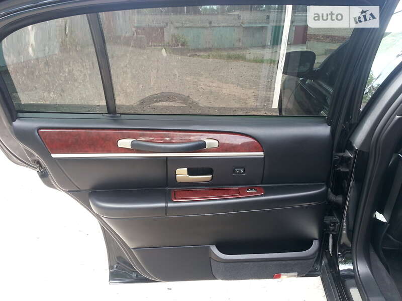 Седан Lincoln Town Car 2005 в Николаеве