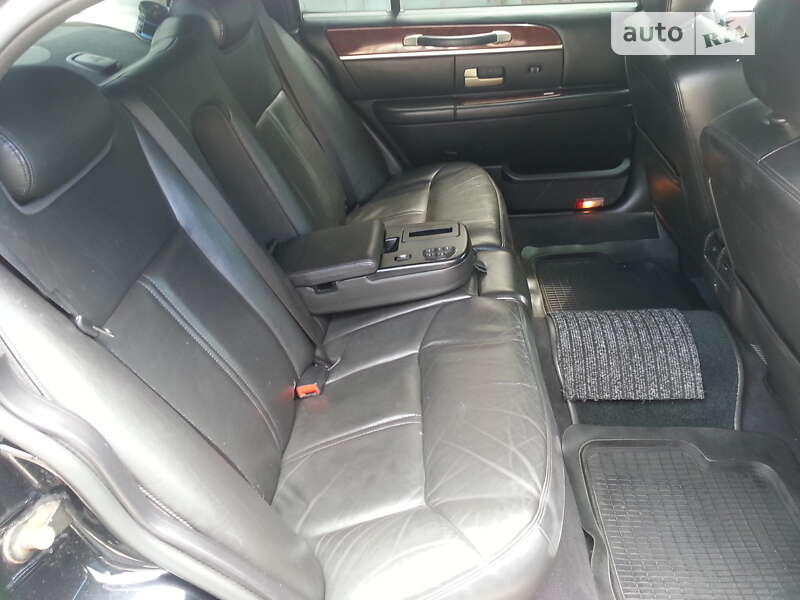 Седан Lincoln Town Car 2005 в Николаеве